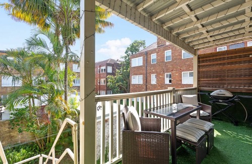 Double Bay Apartment | Bright Home Steps from Double Bay Beach