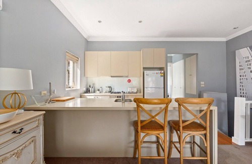 Double Bay Apartment | Bright Home Steps from Double Bay Beach