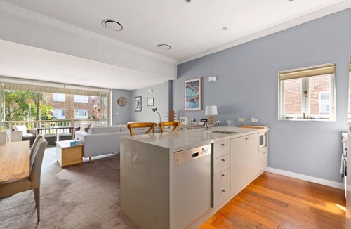 Double Bay Apartment | Bright Home Steps from Double Bay Beach