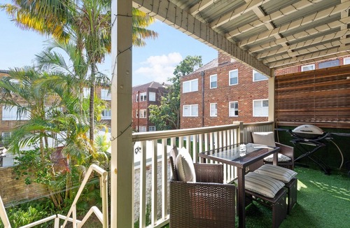 Double Bay Apartment | Bright Home Steps from Double Bay Beach