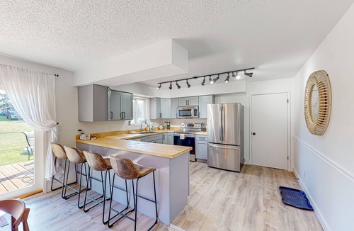 Ocean Park House | Bright home with large yard, deck & firepit - walk to the beach