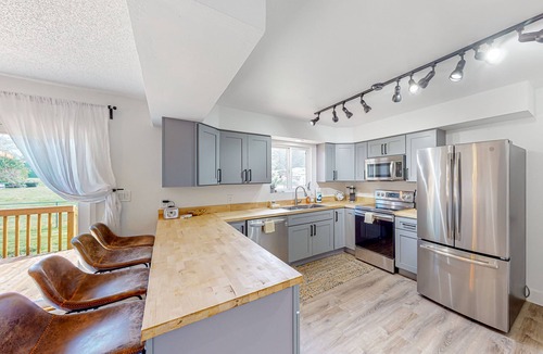 Ocean Park House | Bright home with large yard, deck & firepit - walk to the beach