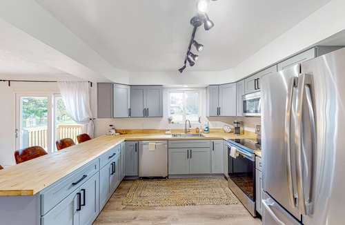 Ocean Park House | Bright home with large yard, deck & firepit - walk to the beach