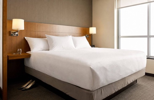 South Side Hotel | Bright Hotel Suites w/Breakfast Near Aquarium & Downtown Corpus Christi