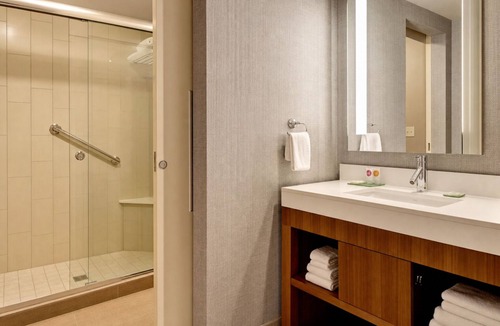 South Side Hotel | Bright Hotel Suites w/Breakfast Near Aquarium & Downtown Corpus Christi