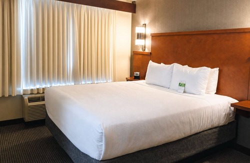 South Side Hotel | Bright Hotel Suites w/Breakfast Near Aquarium & Downtown Corpus Christi
