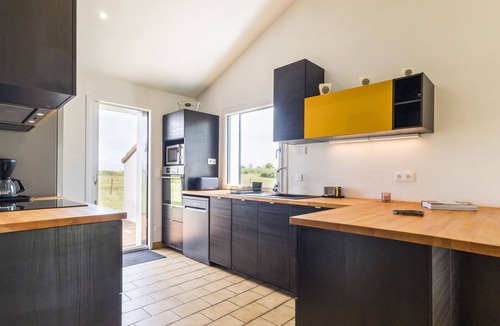 Les Moutiers-en-Retz Cottage | Bright house near the sea with WiFi and pets allowed