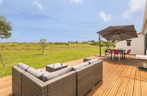 Les Moutiers-en-Retz Cottage | Bright house near the sea with WiFi and pets allowed