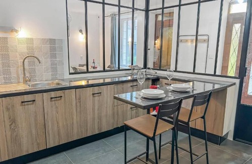 Saint-Leu-dEsserent House | Bright house with glass roof & large screen