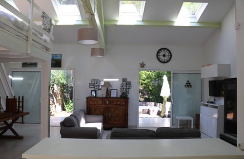 Bouzigues House | Bright house at 50m sea with garden without opposite