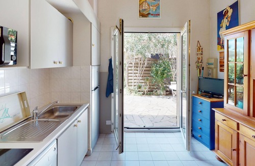 Vic-la-Gardiole Villa | Bright house for 6 with pool near Sète