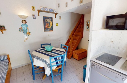Vic-la-Gardiole Villa | Bright house for 6 with pool near Sète