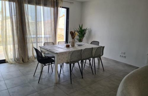 Pezens House | Bright house in Pezens for 8 people