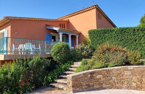 Plage de la Garonnette House | Bright House in Sainte-Maxime with Private Pool