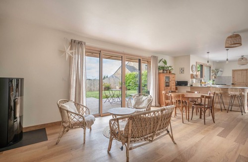 Nivillac House | Bright house with large terrace in La Roche-Bernard