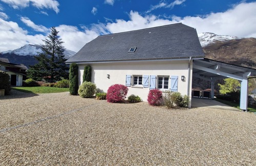Louvie-Soubiron House | Bright house with sunny terrace & mountain view