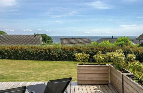 Mommark Strand House | Bright house with sea view and a hot tub on Als