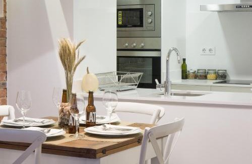 Esquerra de l'Eixample Apartment | Bright Industrial Loft Barcelona Center