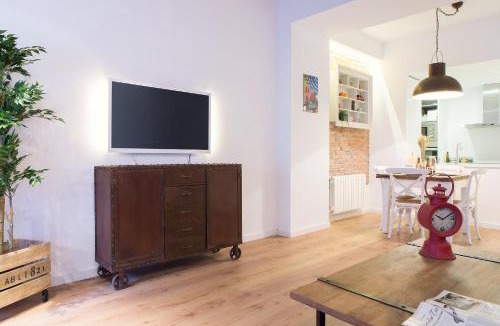 Esquerra de l'Eixample Apartment | Bright Industrial Loft Barcelona Center