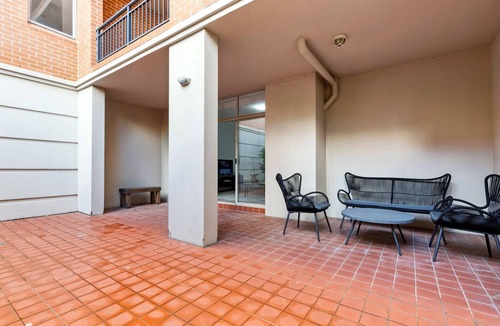 Camperdown Apartment | Bright Inner-West Stay with Pool Access
