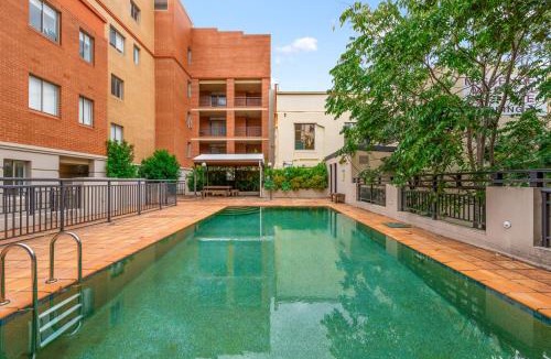 Camperdown Apartment | Bright Inner-West Stay with Pool Access