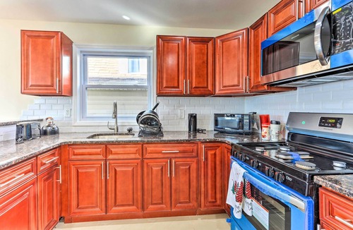 Newark House | Bright Irvington Home ~ 2 Mi to Prudential Center!