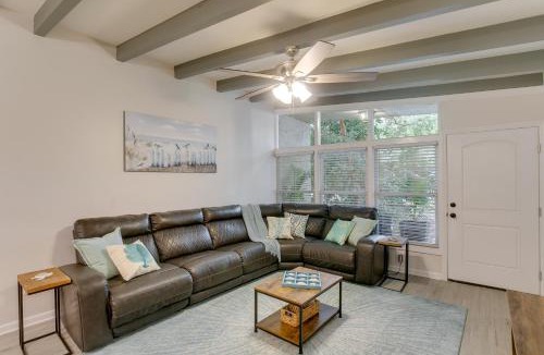 Jekyll Island House | Bright Jekyll Island Home w/Deck < 1 Mi to Beach
