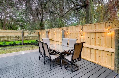 Jekyll Island House | Bright Jekyll Island Home w/Deck < 1 Mi to Beach