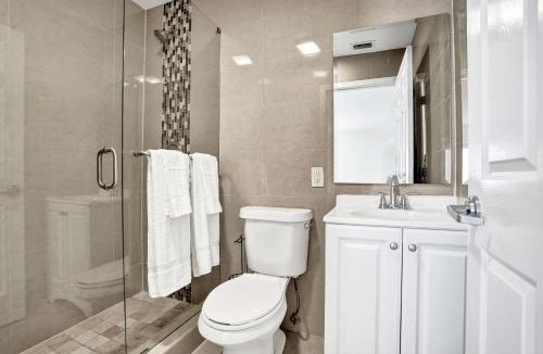 Mango Groves Hotel | Bright Lake Worth Suite w Shared Pool