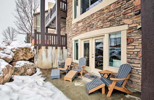 Ogden House | Bright Lakeside Resort Condo Less Than 9 Mi to Snowbasin!