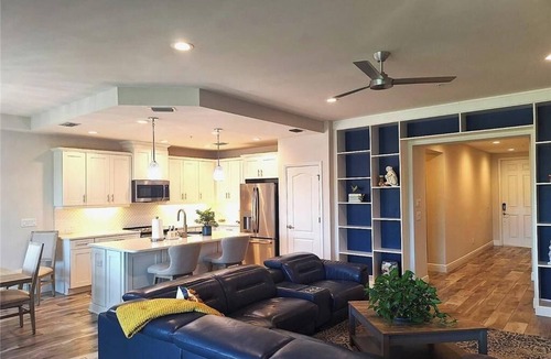 Rural Estates Condo | Bright Lakeview Condo in Richmond Park with Garage