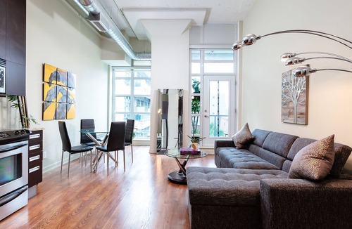 South Hill Condo | Bright loft one bedroom with den, steps to subway, Casa Loma and Yorkwille