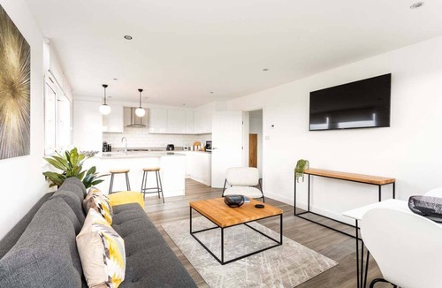 Elephant and Castle Apartment | Bright London Bridge Apartment
