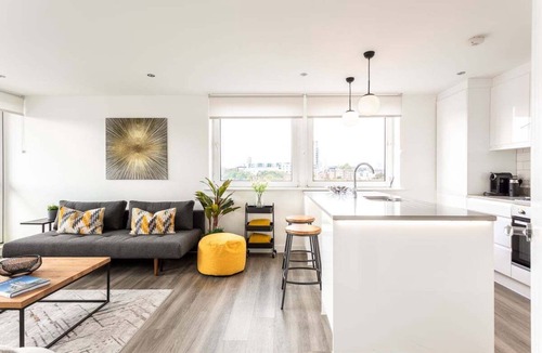 Elephant and Castle Apartment | Bright London Bridge Apartment