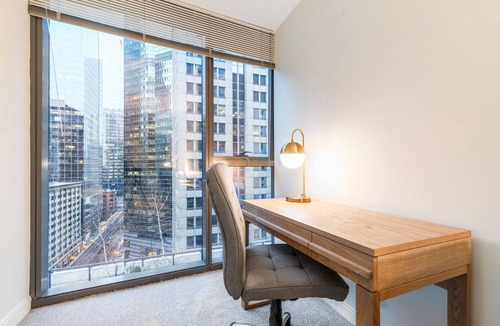 Downtown Chicago Apartment | Bright Loop 1BR w/Gym, Pool, nr. Financial District, by Blueground