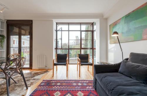 Jeronimos Apartment | Bright Luxurious - 1BD 2BTH - AtochaRetiro