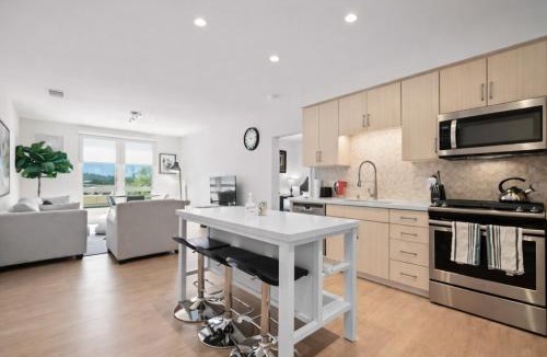 Lake Forest Apartment | Bright Luxury 2BR Retreat with Pool in Irvine