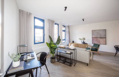 Bonnington Apartment | Bright Luxury City Centre Flat