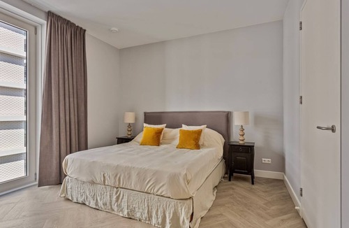 Bonnington Apartment | Bright Luxury City Centre Flat