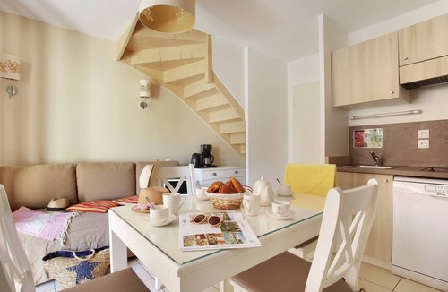 Aigues-Mortes House | Bright maisonette near a medieval town with a city wall