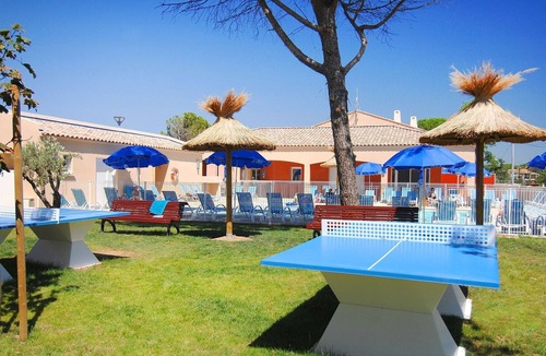 Aigues-Mortes House | Bright maisonette near a medieval town with a city wall