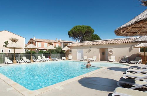 Aigues-Mortes House | Bright maisonette near a medieval town with a city wall