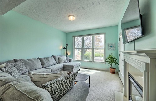 Manistee House | Bright Manistee Condo w/Beach + Pool Access!