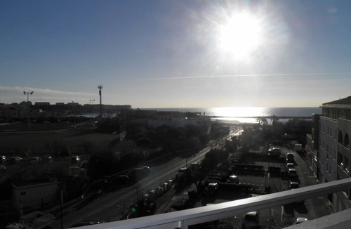 Sete Apartment | Bright mezzanine studio with parking 150m from beach, pets welcome