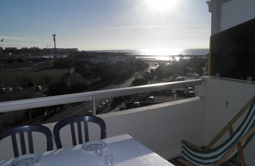 Sete Apartment | Bright mezzanine studio with parking 150m from beach, pets welcome