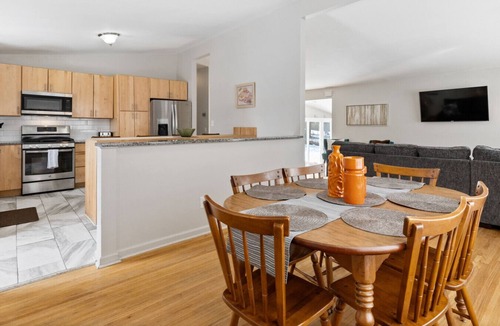 Rochester House | Bright "Mid-Century Modern" Ranch