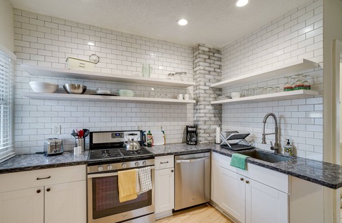 Elliot Park Condo | Bright Minneapolis Apartment - 1 Mi to Downtown!