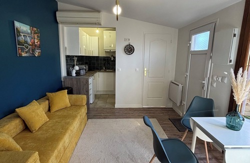 Ormesson-sur-Marne Bed & Breakfast | Bright, modern studio - quiet and secure - quick access to Paris