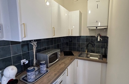 Ormesson-sur-Marne Bed & Breakfast | Bright, modern studio - quiet and secure - quick access to Paris