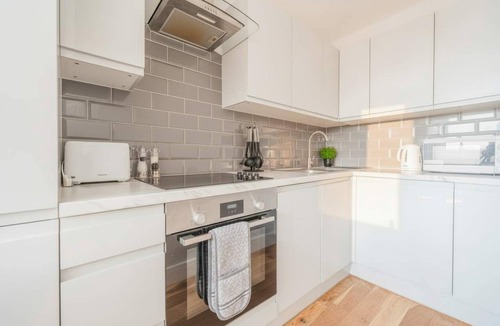 Eastleigh Apartment | Bright & Modern 1BED Apartment in Eastleigh Centre